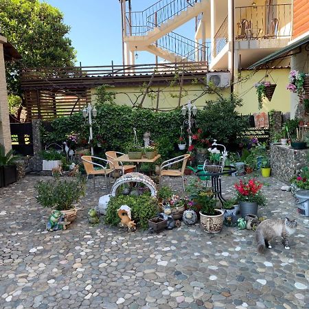Guest House Aphyn Leto Γκάγκρα Εξωτερικό φωτογραφία