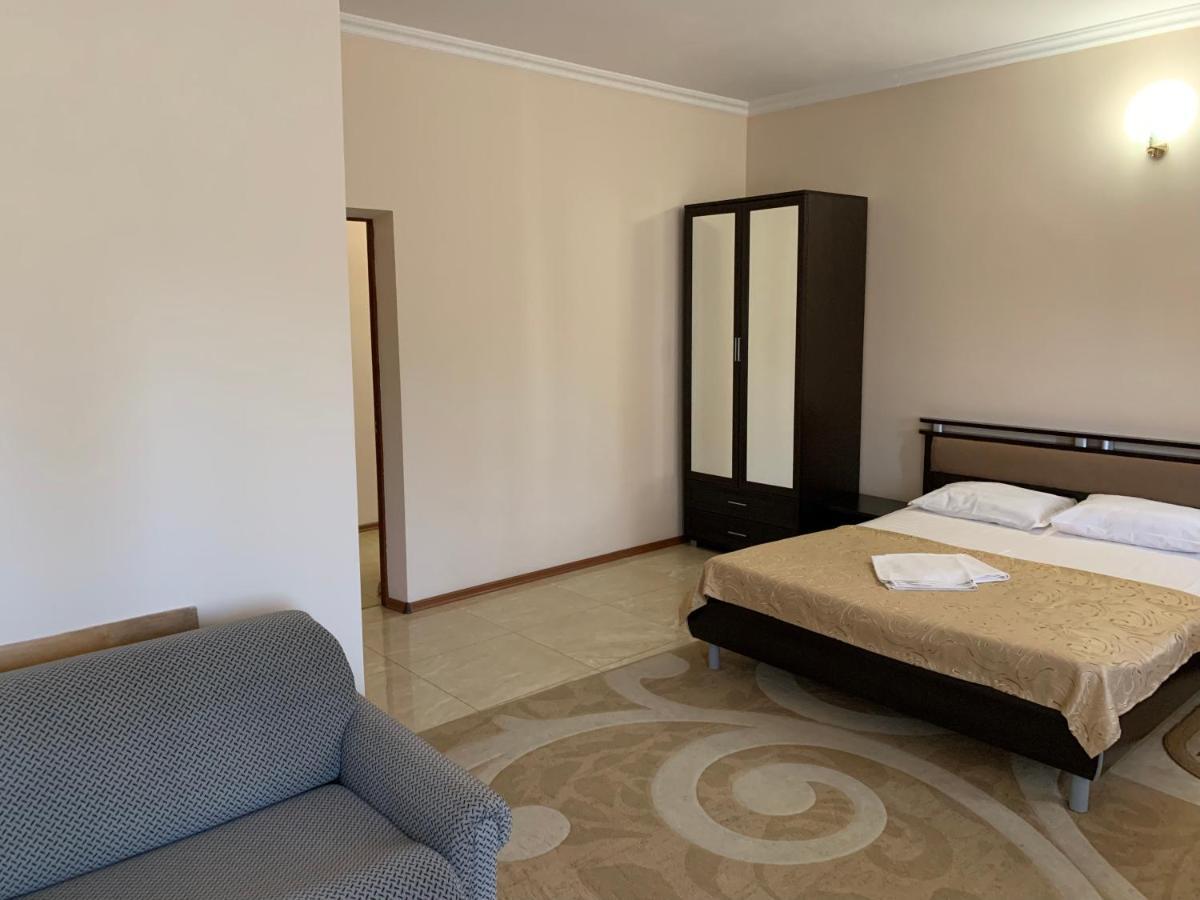 Guest House Aphyn Leto Γκάγκρα Εξωτερικό φωτογραφία
